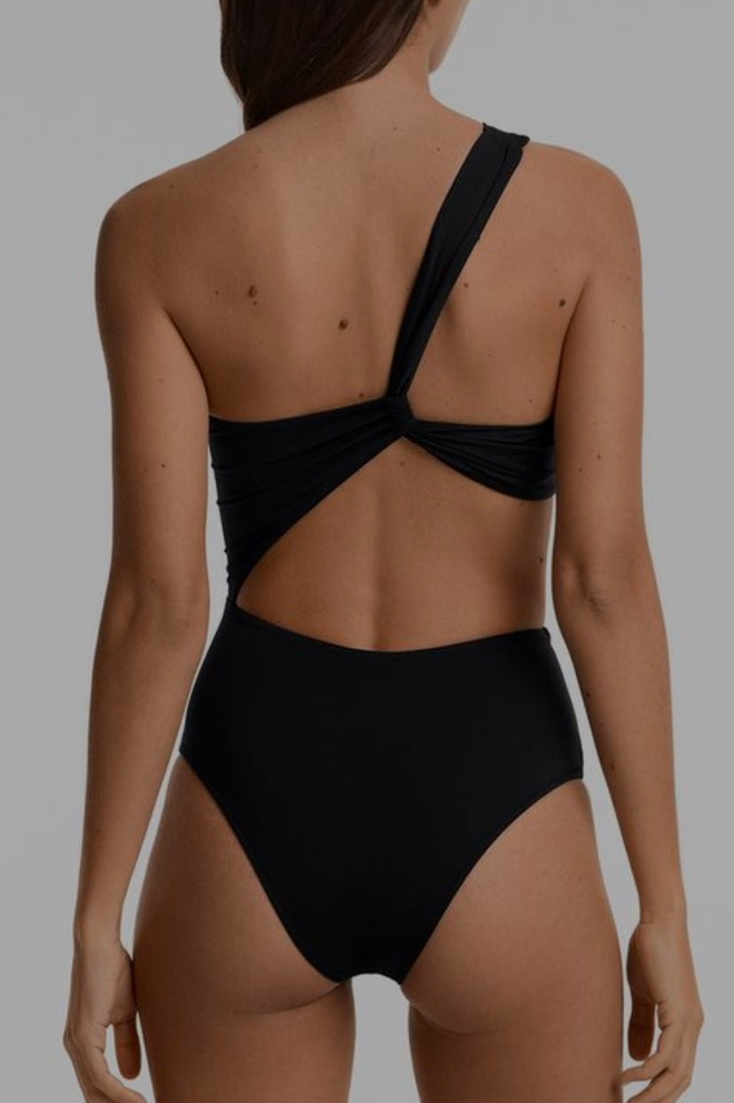 Asymmetric Trikini